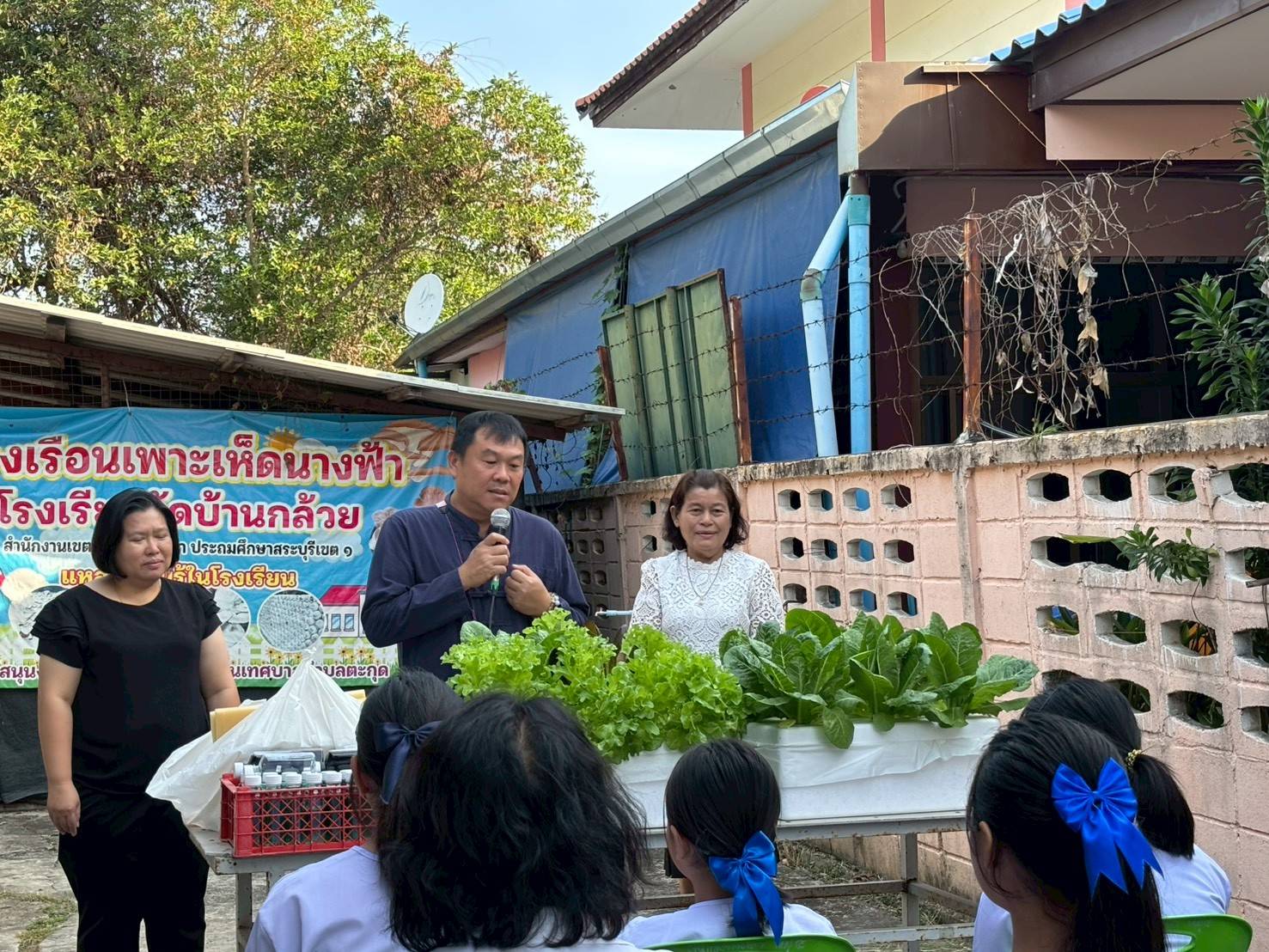 สำนักงานพัฒนาชุมชนอำเภอเมืองสระบุรี จัดกิจกรรมการน้อมนำแนวพระราชดำริของพระกนิษฐาธิราชเจ้า กรมสมเด็จพระเทพรัตนราชสุดาฯ สยามบรมราชกุมารี สู่ปฏิบัติการปลูกผักสวนครัว เพื่อสร้างความมั่นคงทางอาหารในโรงเรียนเสริมสร้างทักษะชีวิตวิถีใหม่ “เยาวชนไทยสร้างอาหารเป็น” 