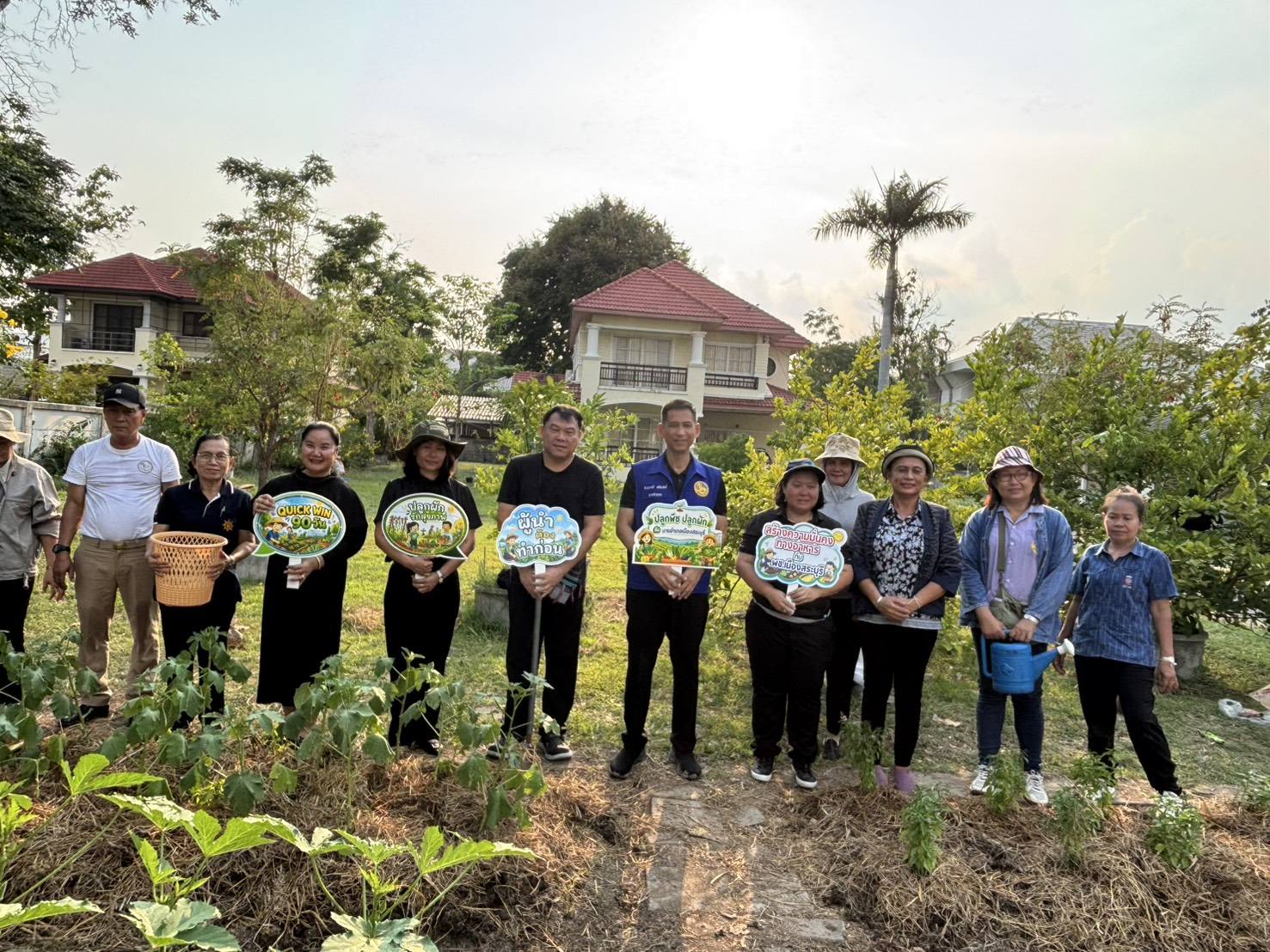 พช.เมืองสระบุรี ขับเคลื่อนแนวทางปฏิบัติการ “Quick Win” 90 วัน ปลูกผักสวนครัวเพื่อสร้างความมั่นคงทางอาหาร สู้ภัยวิกฤตเศรษฐกิจ ด้วยวิถีพอเพียง